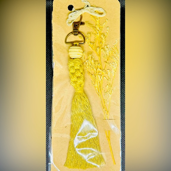 Green Macrame Keychains - Picture 2 of 3